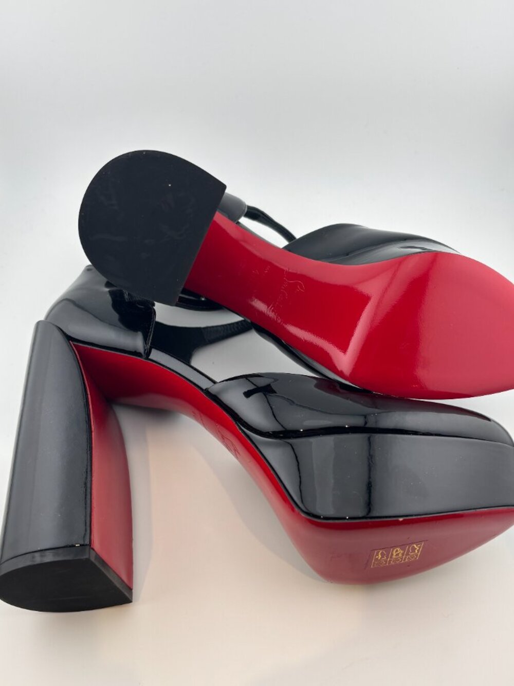 BRAND NEW CHRISTIAN LOUBOUTIN PATENT LEATHER PUMP SIZE 40.5 - Picture 4 of 4